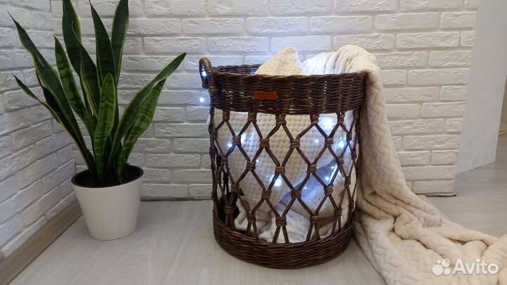 Корзина для пледа и подушек