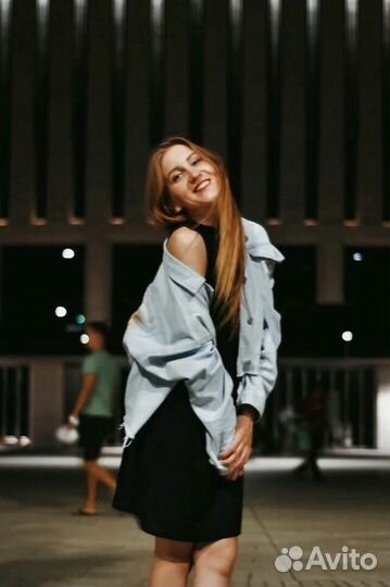 Любая. Хостес, менеджер, кассир, официант