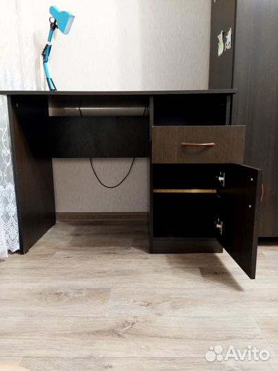 Стол письменный