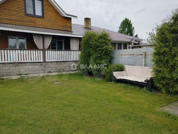 Таунхаус 200 м² на участке 8 сот.