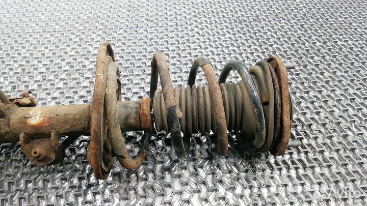 Стойка амортизатора переднего правого Toyota Avens
