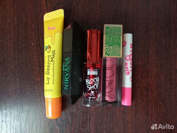 Косметика для губ