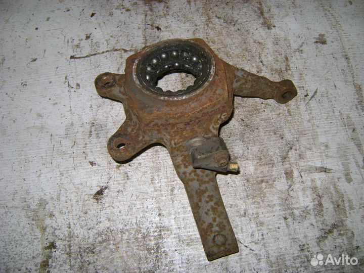 Кулак передний правый сааб 9000 saab 9000 abs