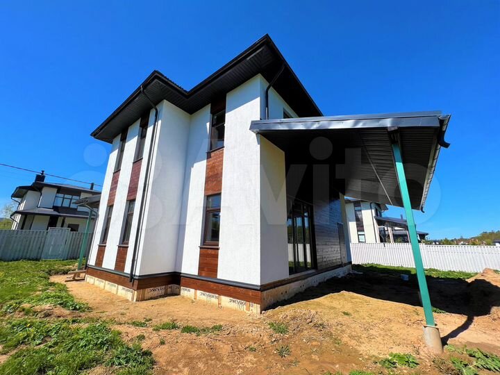 Коттедж 195 м² на участке 15 сот.