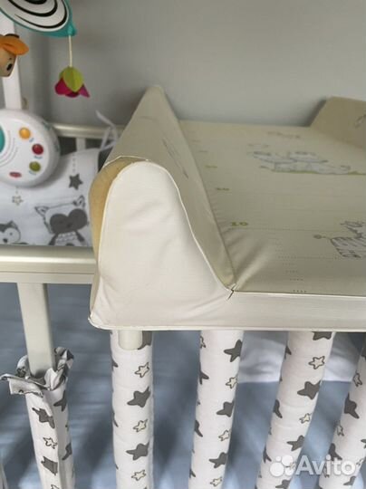 Пеленальная доска на кроватку