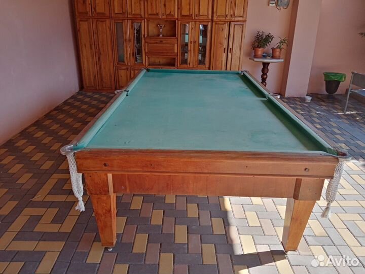 Бильярдный стол