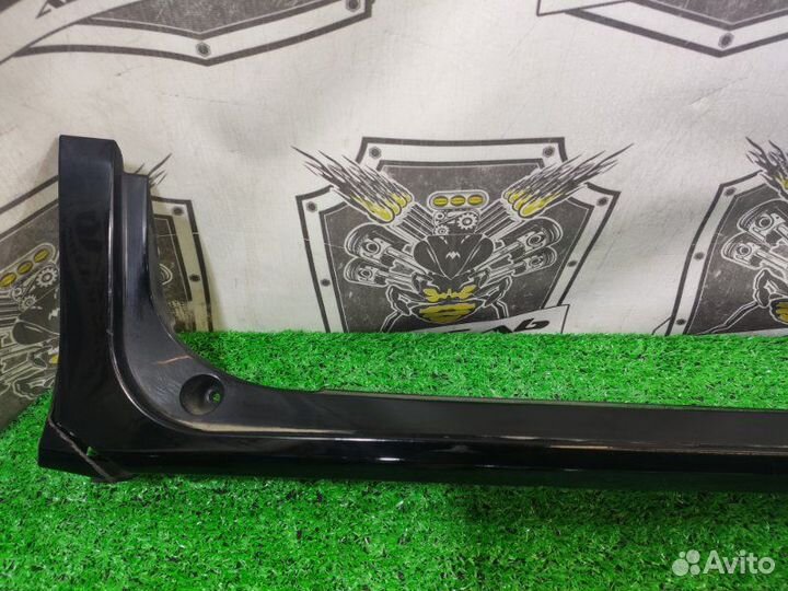 Накладка на порог правая Toyota Voxy/Noah/Esquire