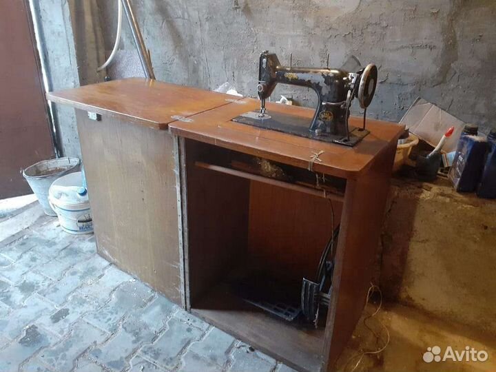 Машинка швейная