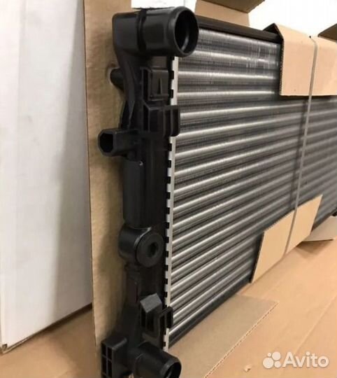 Volkswagen Polo 10- Радиатор основной