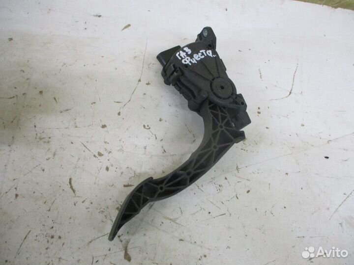 Педаль газа Форд Фиеста 1,4 амт,робот 80л.с. 2008г