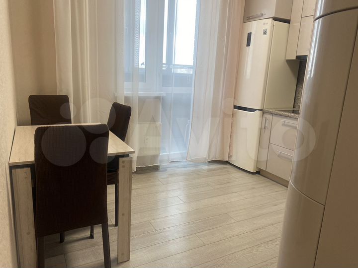 2-к. квартира, 56 м², 10/21 эт.