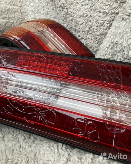 Задние фонари Toyota mark2 100 с гравировкой