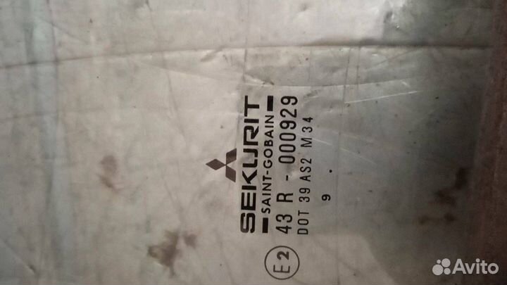 Стекло двери передней правой Mitsubishi Carisma