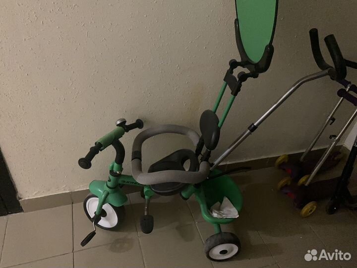 Детский велосипед с ручкой