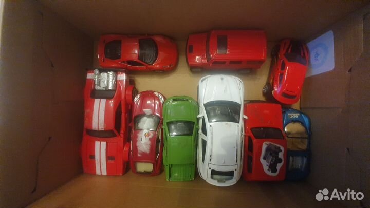 Машинки много