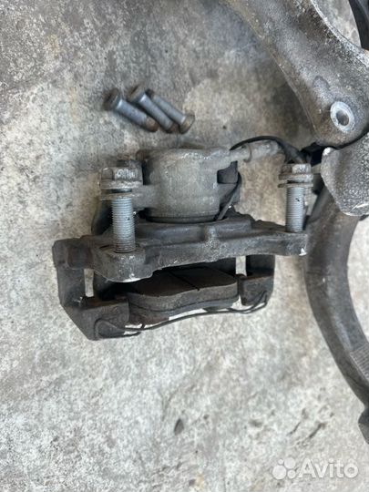 Цапфа передняя левая Audi A4 B8 caea 2010