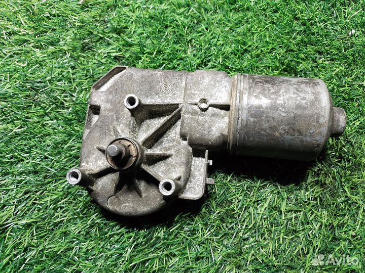 Моторчик стеклоочистителя передний VW Touareg