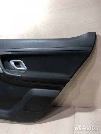 Обшивка двери задней правой Skoda Fabia 2