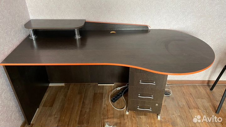 Стол письменный / компьютерный