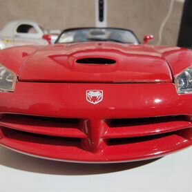 Масштабная модель 1/18 Dodge Viper SRT-10 Bburago