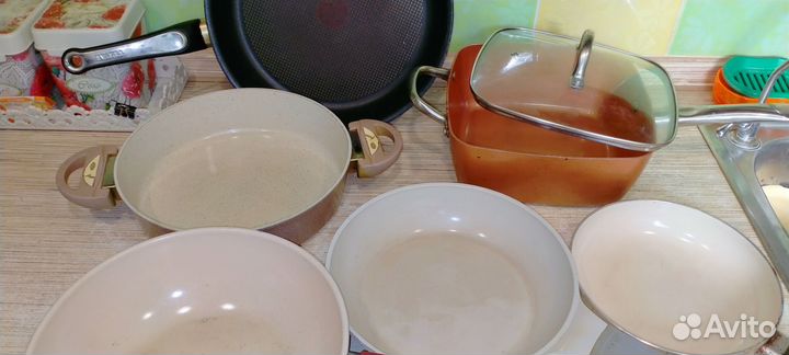 Сковородки много разных