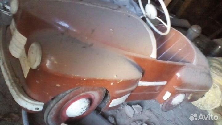 Детская игрушка. Педальный автомобиль Урал. Победа
