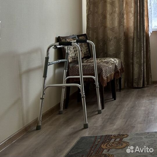 Ходунки для инвалидов