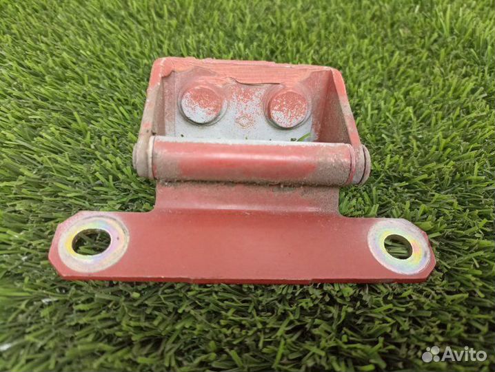 Петля крышки багажника задняя правая Nissan Almera