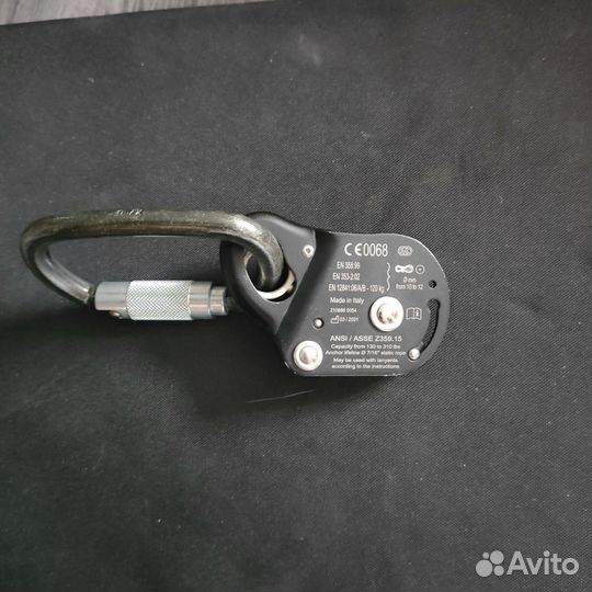 Страховочное устройство Singing rock