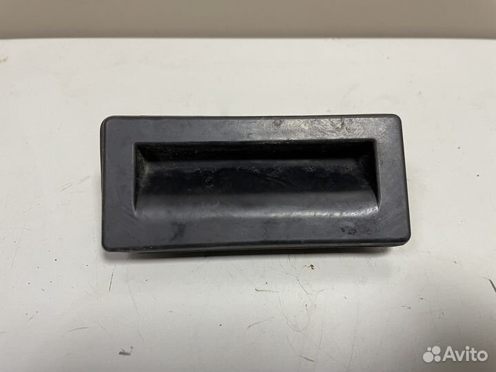 Кнопка открывания багажника Шкода Октавия А7