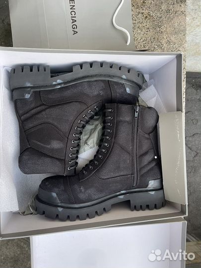 Balenciaga strike boots
