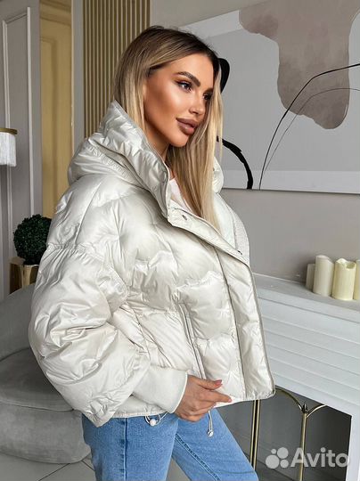 Куртка на пуху весенняя женская молочная