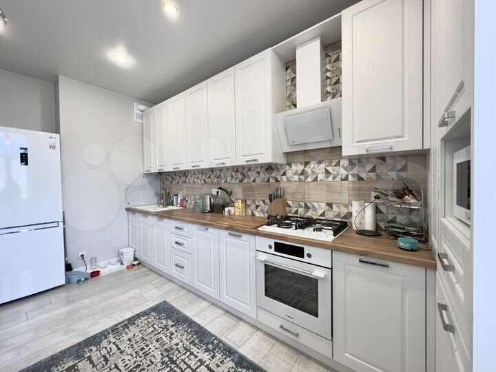 2-к. квартира, 56 м², 16/18 эт.