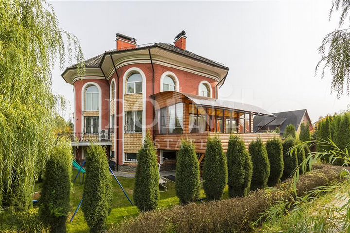 Дом 730 м² на участке 37 сот.