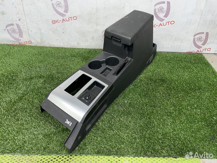 Центральная консоль (подлокотник) на Dodge Nitro K