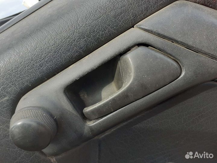 Салонная ручка двери Volkswagen Golf 3