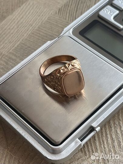 Мужской золотой перстень печатка