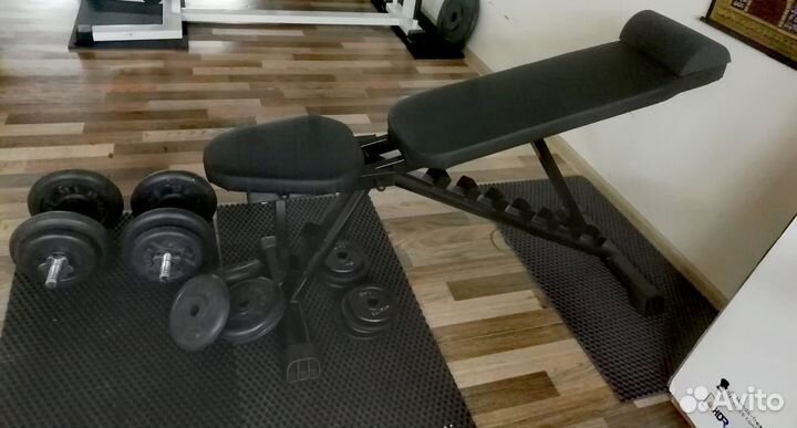 Скамья для жима и гантели