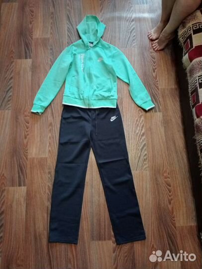 Женский спортивный костюм nike