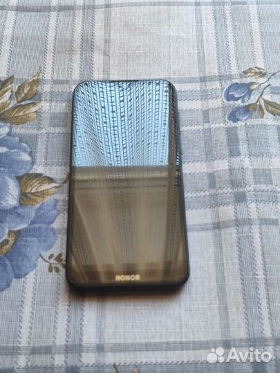 Продаю телефон honor 8S