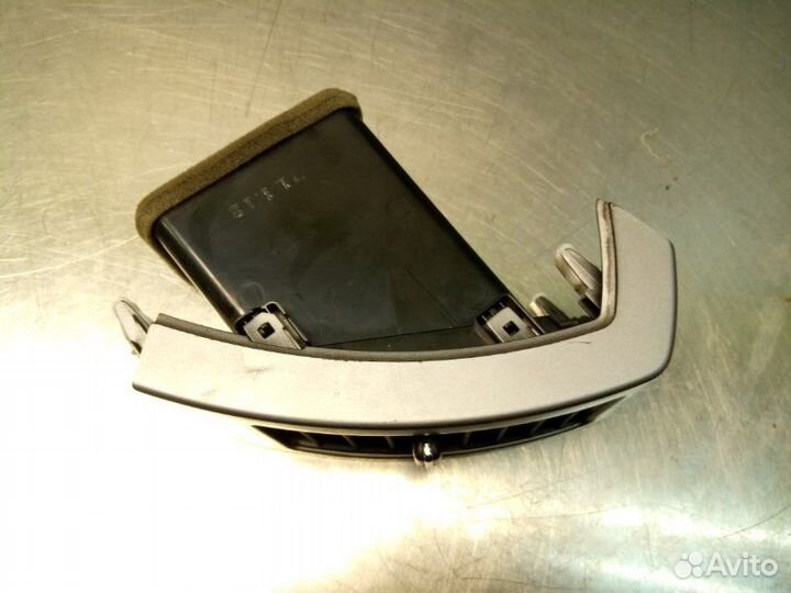 Дефлектор обдува правый Mitsubishi Outlander Xl