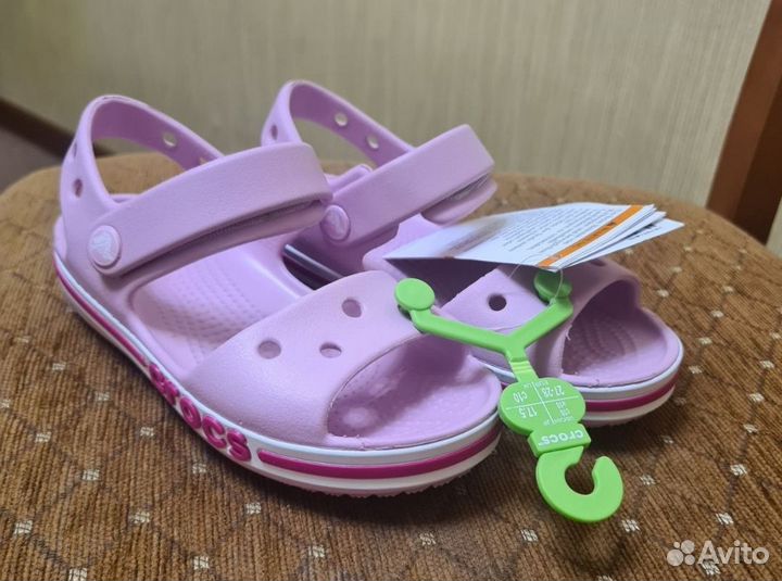 Сандалии для девочки Crocs