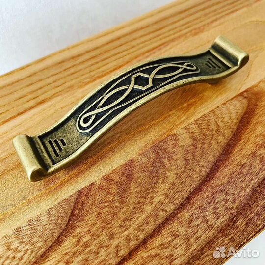 Деревянная шкатулка из ценных пород древесины