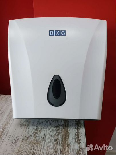 Диспенсер для бумажных полотенец