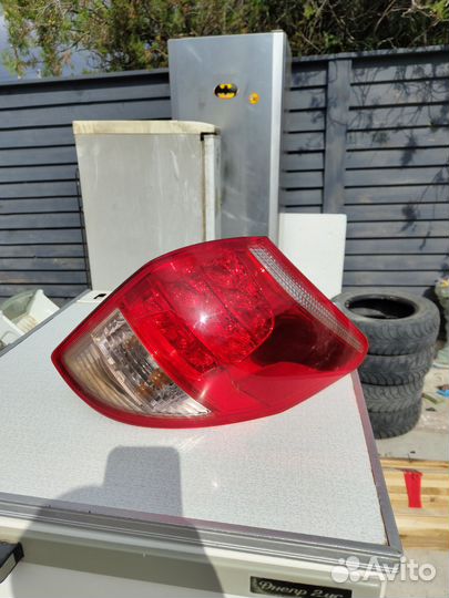 Фара задняя toyota raf 4