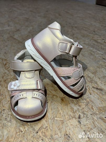 Обувь для девочки летняя