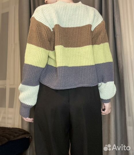 Укороченный свитер с завязками