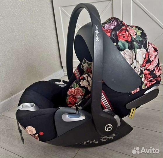 Детское кресло Cybex Cloud Z i-Size FE Spring Blos