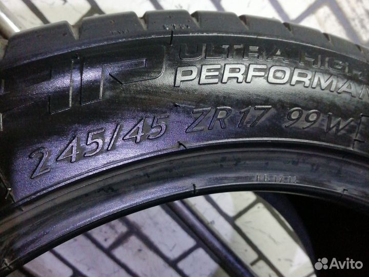 Kormoran Ultra High Performance 245/45 R17 99W