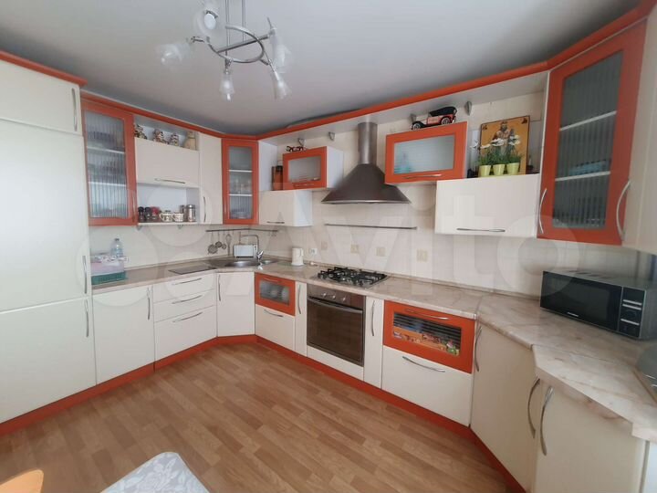 3-к. квартира, 90 м², 8/10 эт.